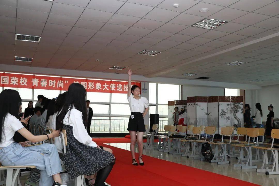 宋时薇拉着行李,箱从大上下来。傅执故在线阅读